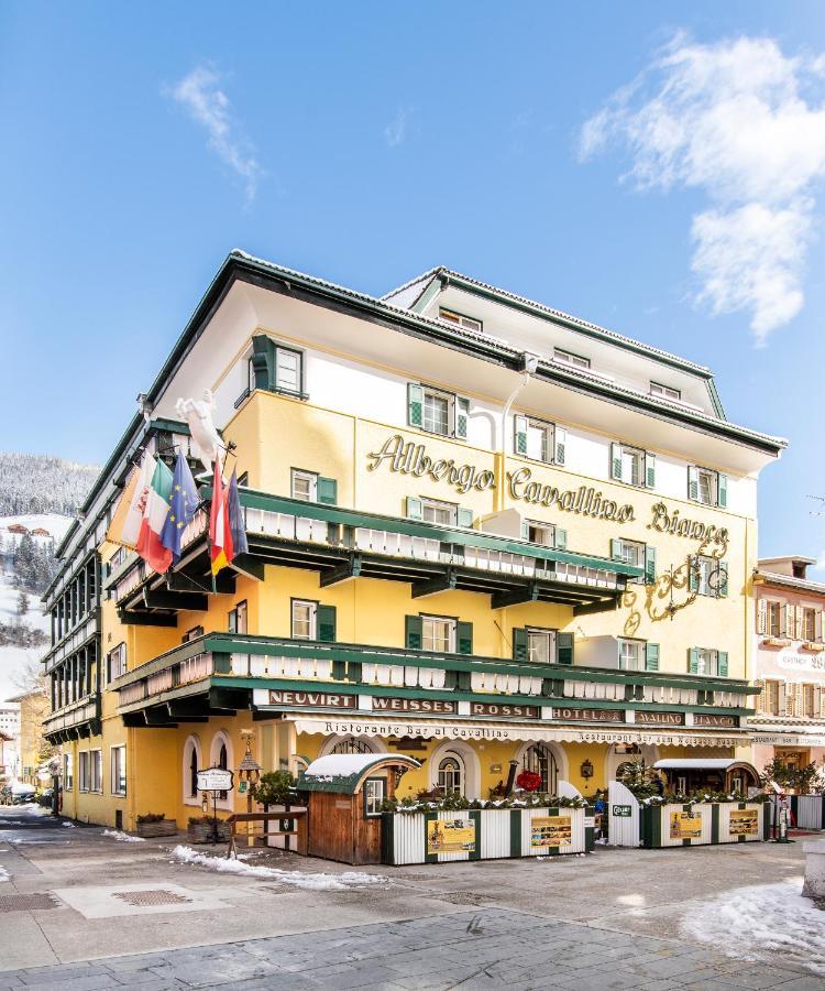 Hotel Cavallino Bianco - Weisses Roessl San Candido Bagian luar foto
