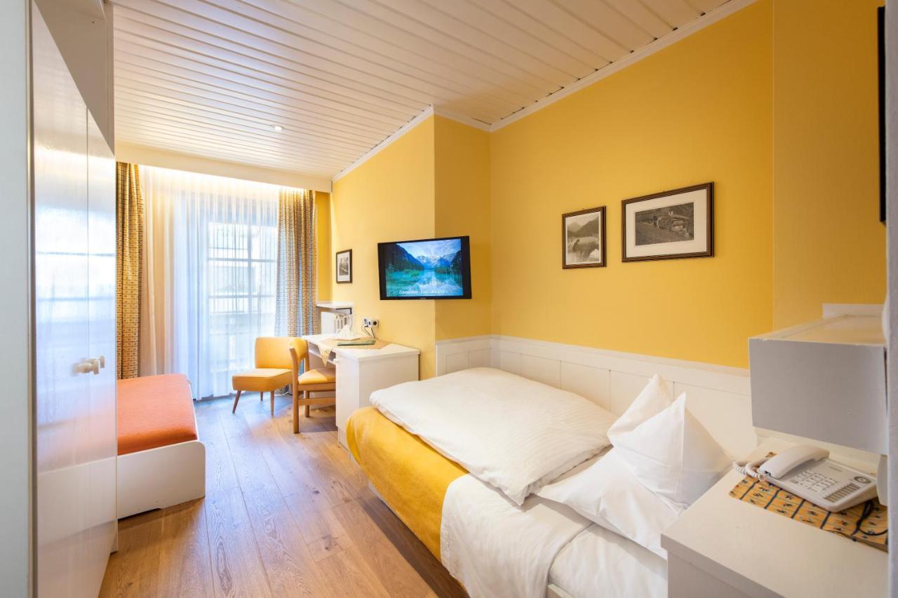Hotel Cavallino Bianco - Weisses Roessl San Candido Bagian luar foto