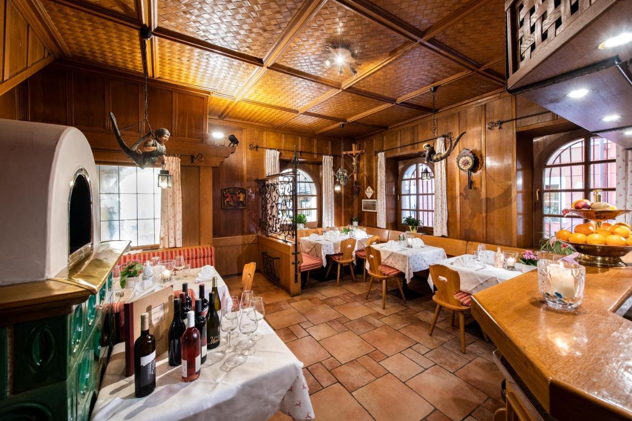Hotel Cavallino Bianco - Weisses Roessl San Candido Bagian luar foto
