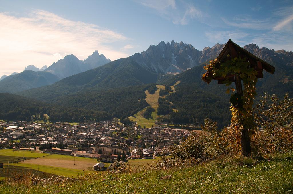Hotel Cavallino Bianco - Weisses Roessl San Candido Bagian luar foto