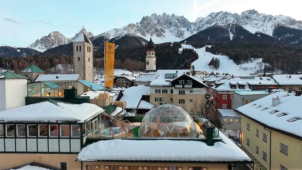 Hotel Cavallino Bianco - Weisses Roessl San Candido Bagian luar foto